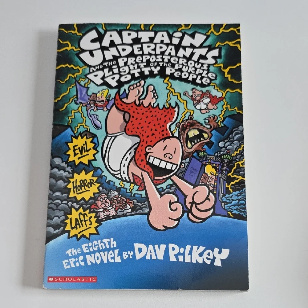 Captain Underpants Collection Of 8 Chapter Books By Dav Pilkey - Ages 7 To 9
